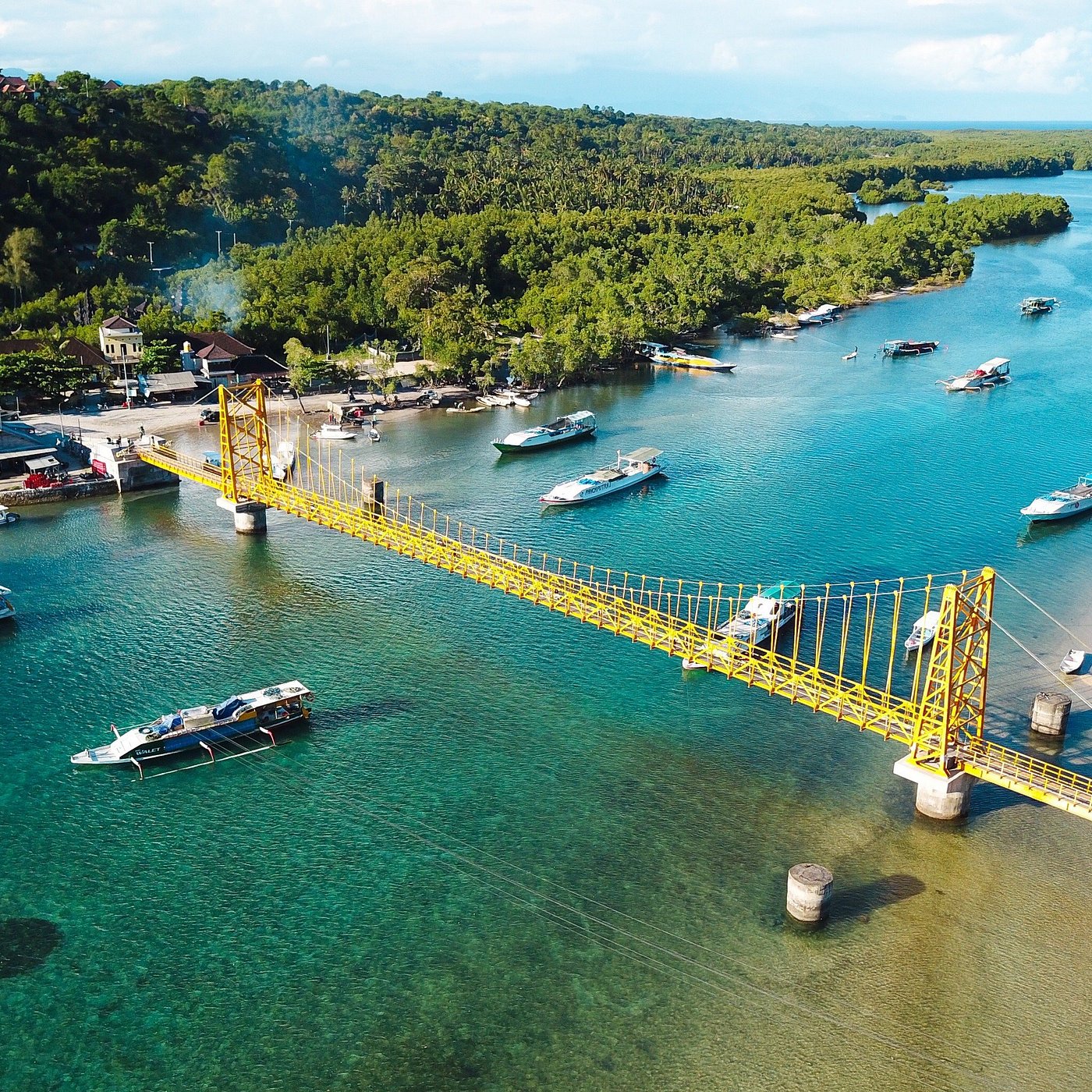 Exploring the Beauty of Mangrove Tours and Crystal Blue Waters in Nusa Lembongan